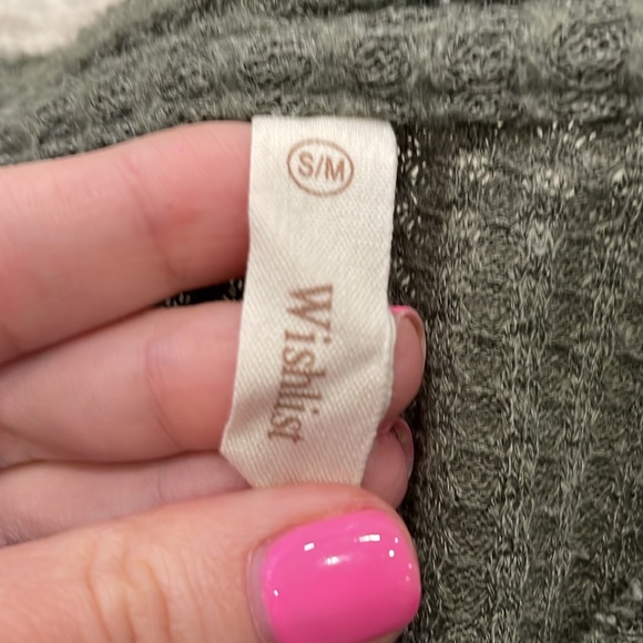 🖤Wishlist Button Up Knotted Long Sleeve Tee🖤 - Picture 3 of 3